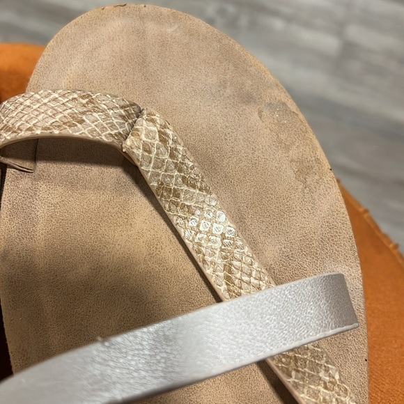 Mukluks Strapy Sandals - Picture 8 of 11